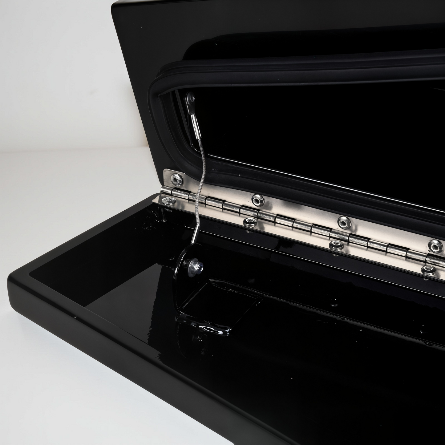 Under Tray Tool Boxes 900 Black Whale lock