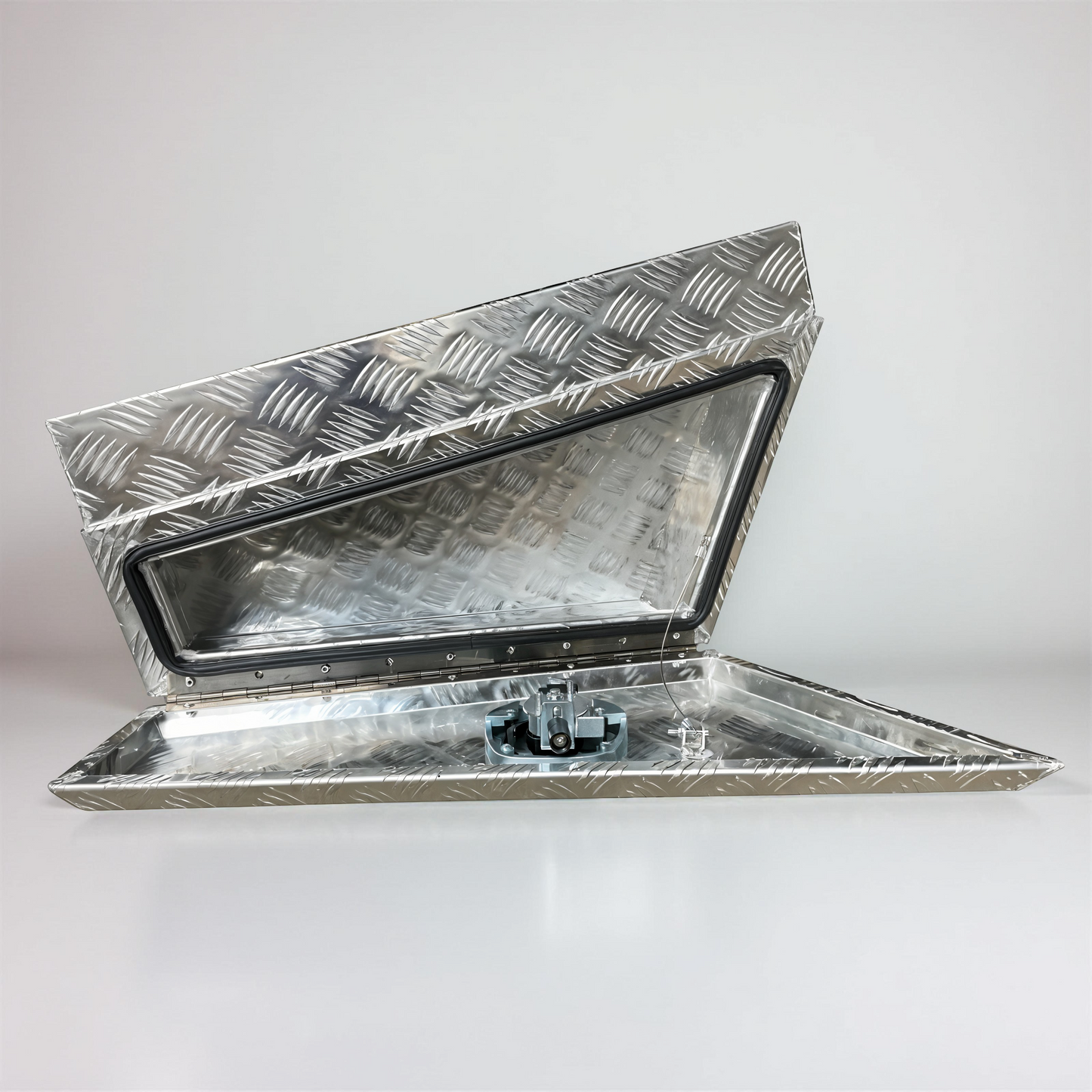 Under Tray Tool Boxes 750 Checker Whale lock