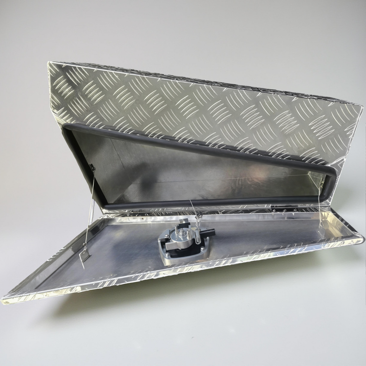 Under Tray Tool Boxes 750 Checker Whale lock