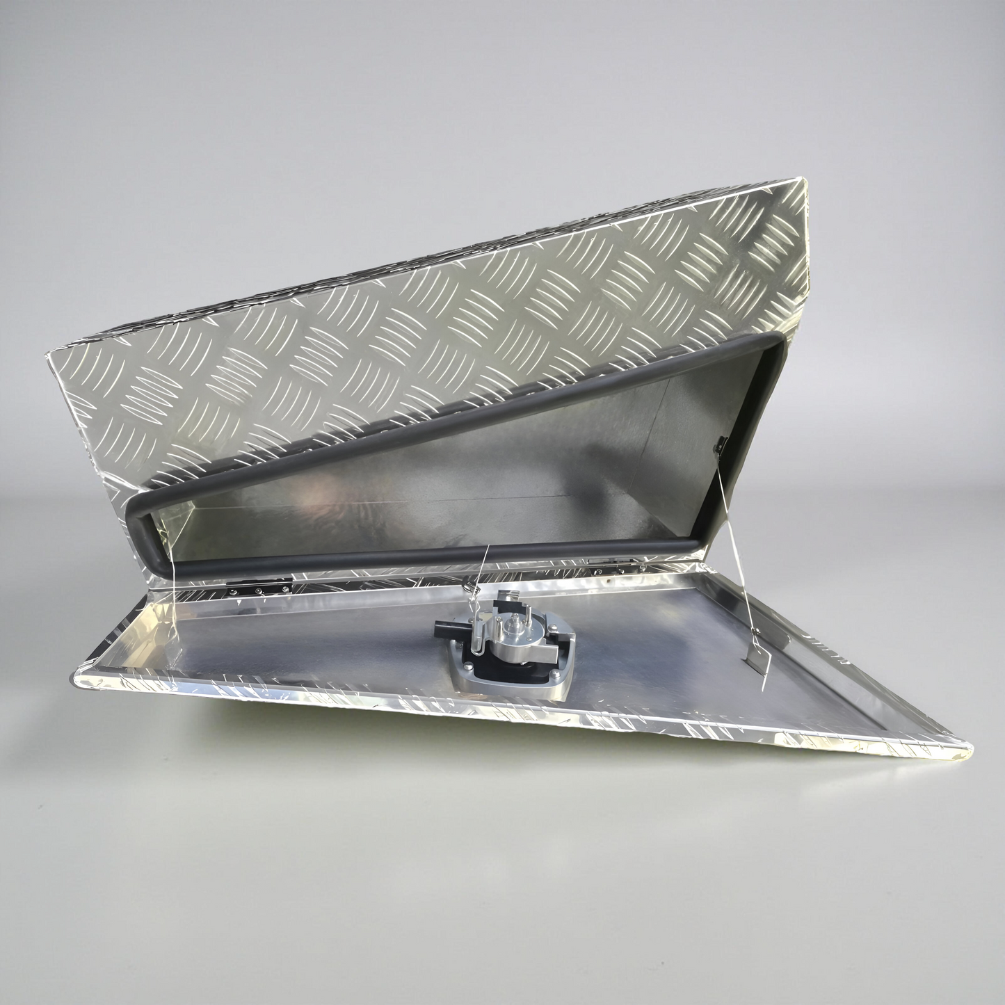 Under Tray Tool Boxes 750 Checker Whale lock